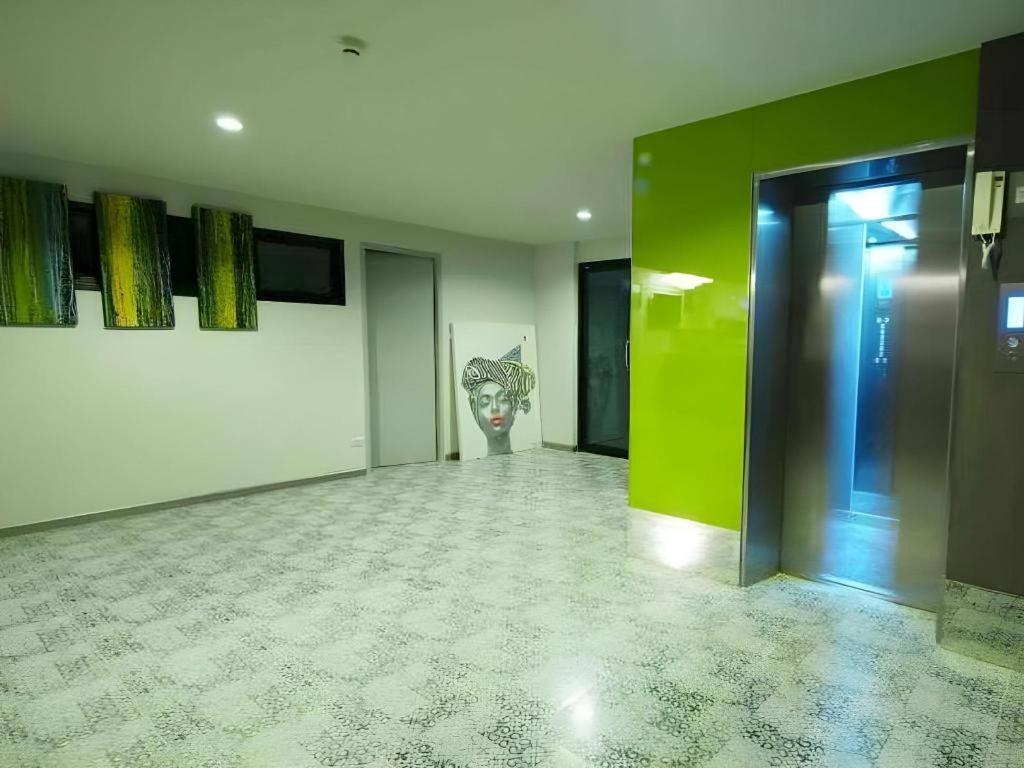 Bb House Mini Suite Hotel Банкок Екстериор снимка