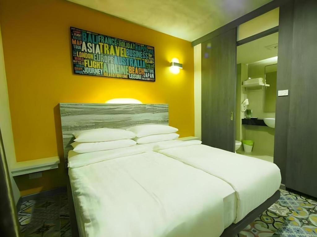 Bb House Mini Suite Hotel Банкок Екстериор снимка